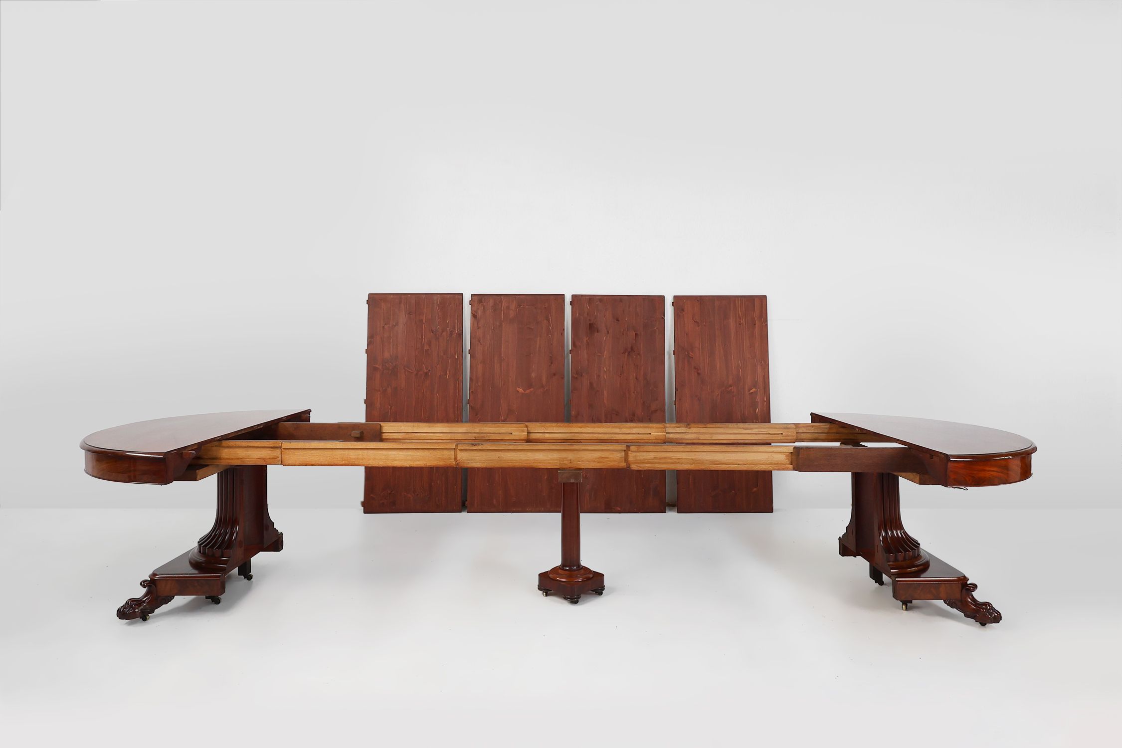 Extendable Antique English Dining Table in Victorian style, ca. 1830thumbnail